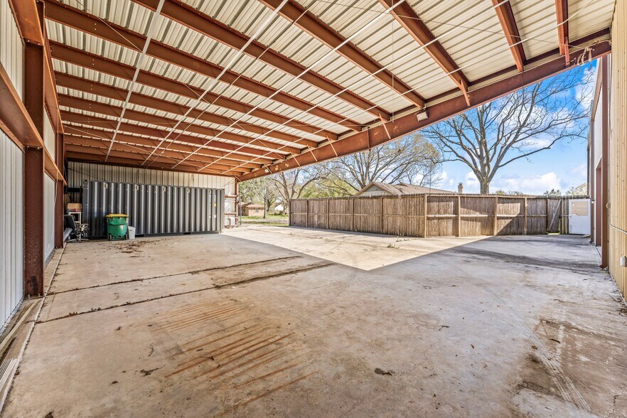 More Photos Of 15811 Manning Dr, Cypress Industrial For Lease