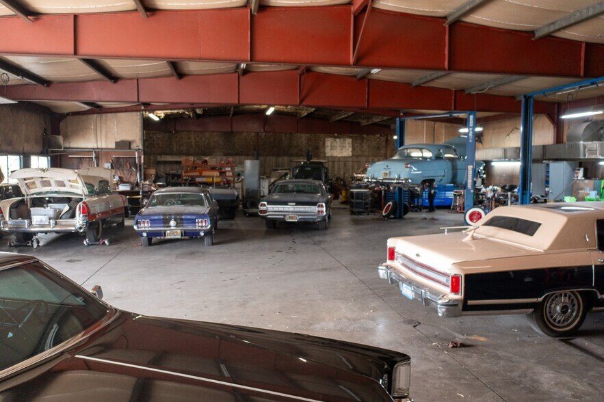 More Photos Of 145 W Oasis Rd, Palm Springs Service For Sale