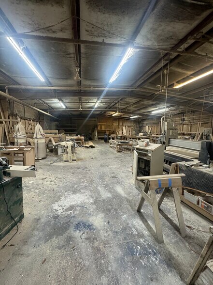More Photos Of 1951 Duval St, Mobile Warehouse For Sale
