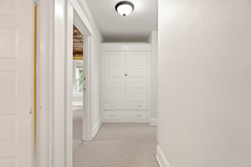 More Photos Of 3906 SW Kelly Ave, Portland Medical For Sale