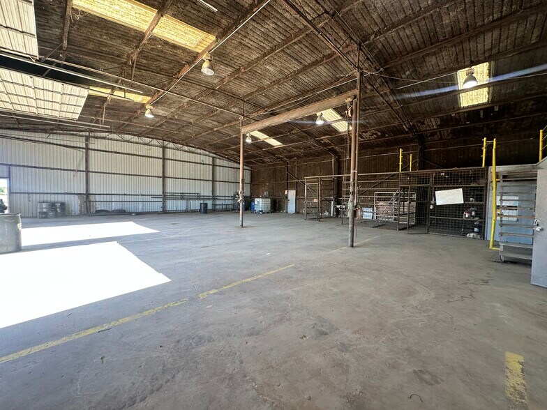 More Photos Of 2222 S Interstate 35, Pearsall Warehouse For Sale