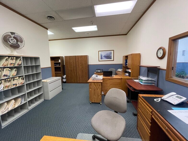 More Photos Of 283-297 Peterson Rd, Libertyville General Retail For Sale