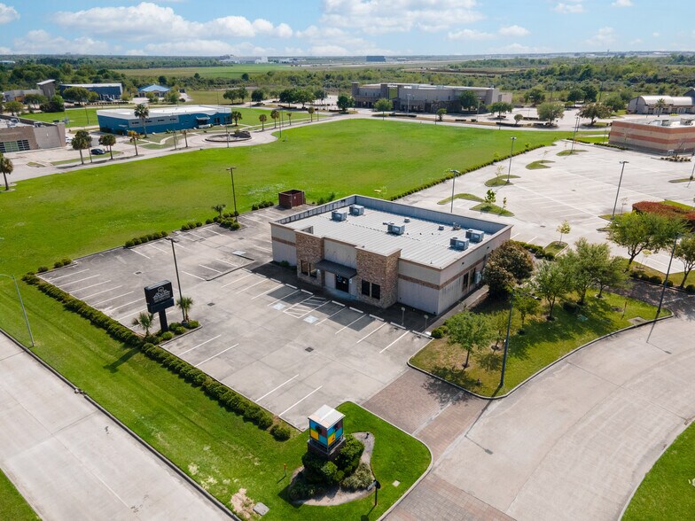 More Photos Of 11464 Space Center Blvd, Houston Freestanding For Lease