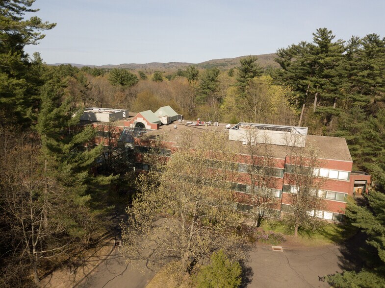 More Photos Of 125 Powder Forest Dr, Simsbury Office For Sale