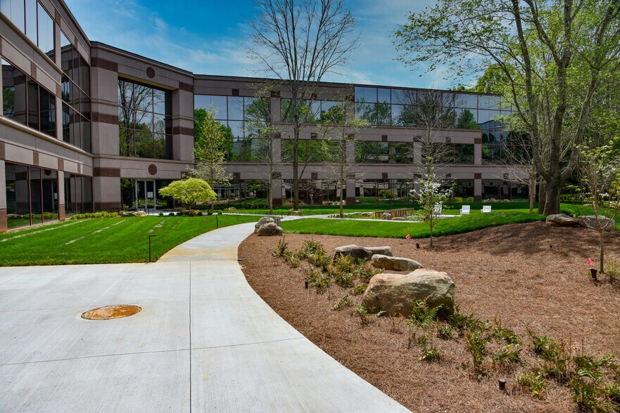 More Photos Of 800 Parc Pt, Alpharetta Unknown For Lease