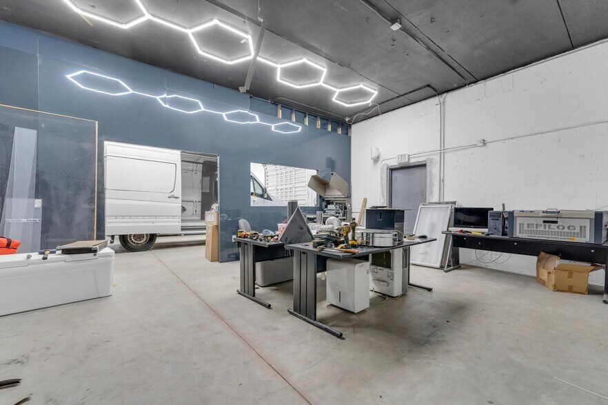 More Photos Of 4611 SW 44th Ave, Dania Warehouse For Lease
