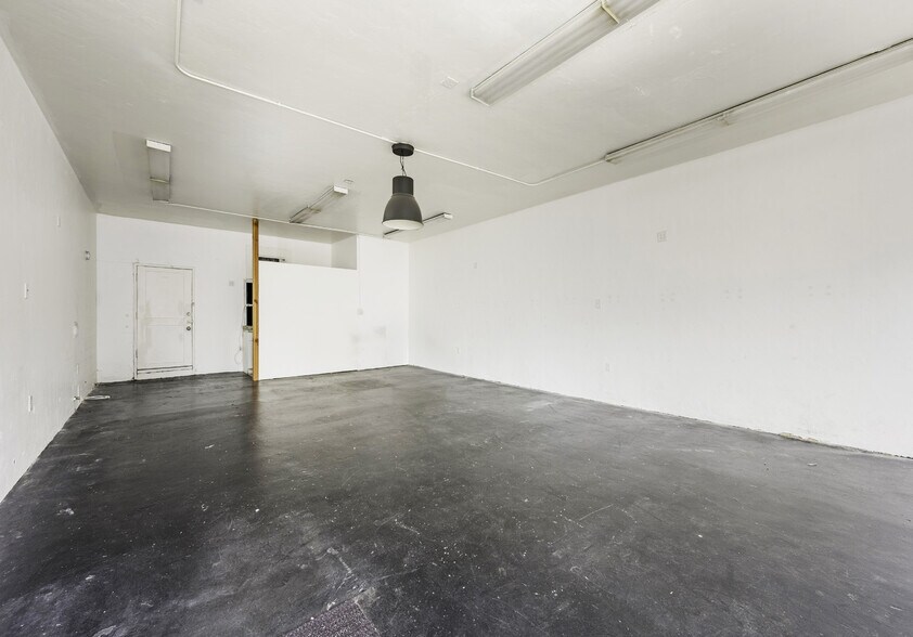 More Photos Of 2533-2535 E Broadway, Long Beach Storefront Retail Residential For Lease