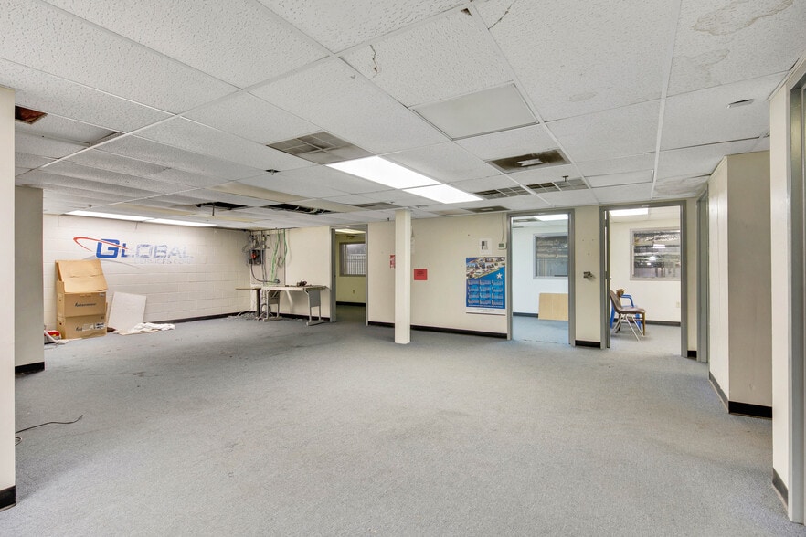 More Photos Of 3036 Gillespie St, Fayetteville Manufacturing For Lease