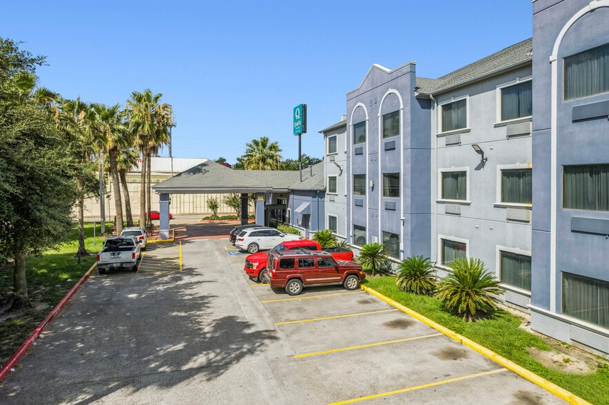 More Photos Of 17550 Northwest Fwy, Houston Hotel For Sale