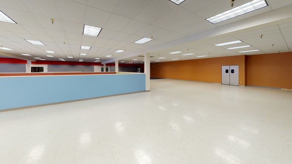 More Photos Of 110-114 S Rum River Dr, Princeton General Retail For Lease