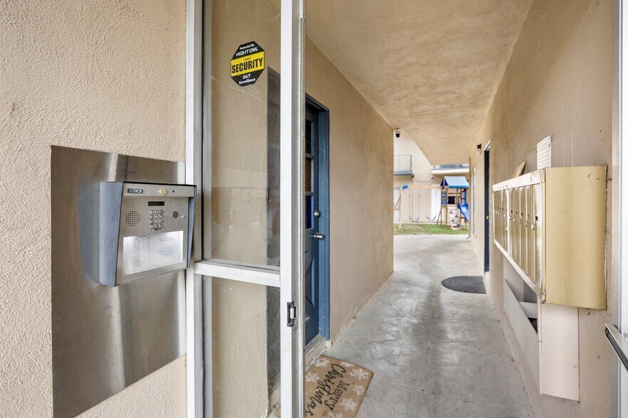 More Photos Of 1005 E Harding St, Long Beach Apartments For Sale