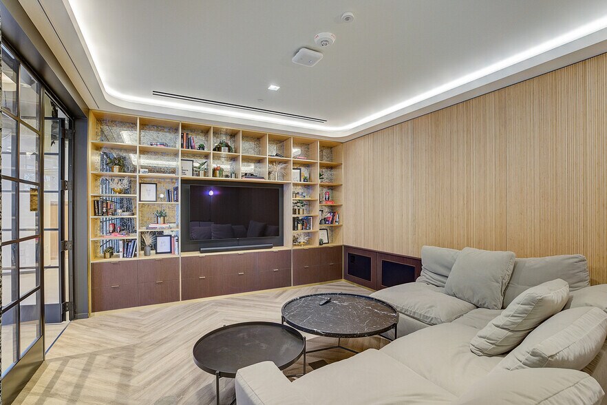 More Photos Of 1377 N Serrano Ave, Los Angeles Loft Creative Space For Lease