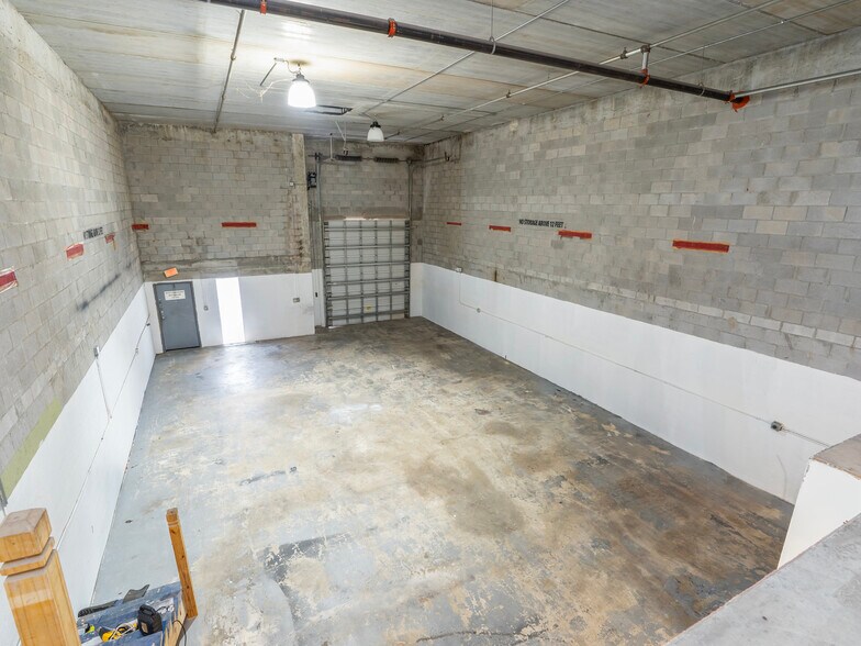 More Photos Of 20200 NW 2nd Ave, Miami Warehouse For Sale