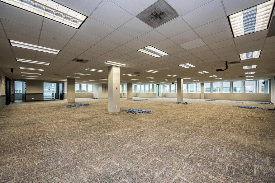 More Photos Of 4425 N River Blvd NE, Cedar Rapids Office For Sale