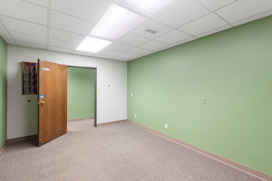 More Photos Of 4341 S Westnedge Ave, Kalamazoo Office For Lease