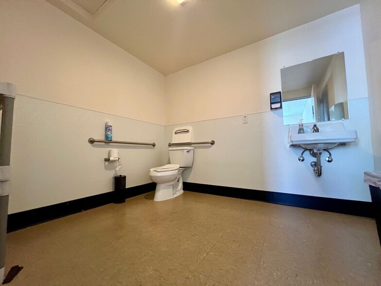 More Photos Of 670-694 Pinnacle Pl, Livermore Light Distribution For Sale