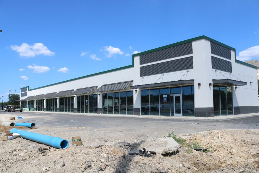 More Photos Of 8622 Huebner Rd, San Antonio Storefront For Lease