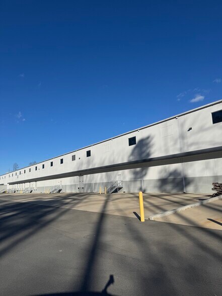 More Photos Of 13359 Reese Blvd, Huntersville Distribution For Lease