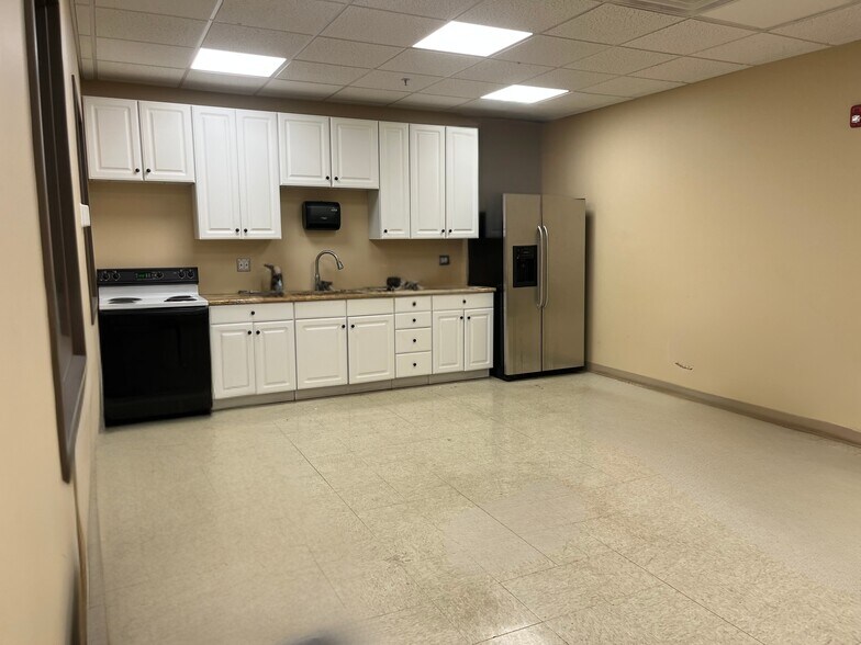 More Photos Of 3366 Marshall Ln, Bensalem Warehouse For Lease