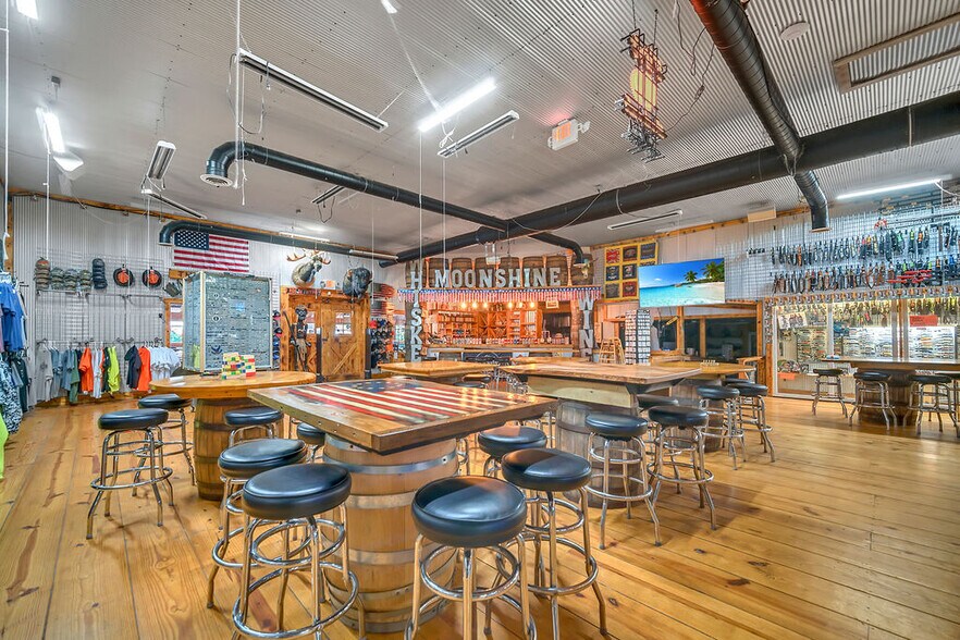 More Photos Of 602 Clark St, Utica Restaurant For Sale