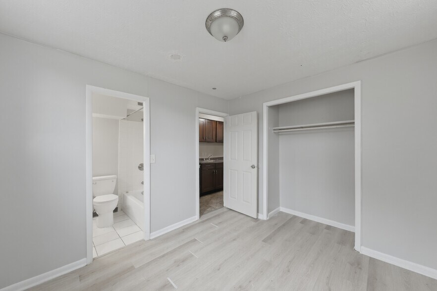 More Photos Of 1209 W Galbraith Rd, Cincinnati Apartments For Sale