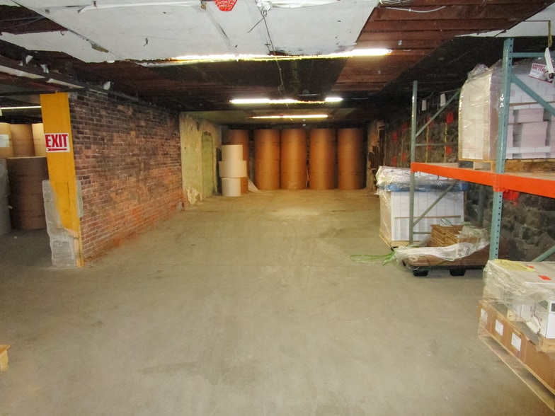 More Photos Of 116 N Main St, Kendallville Flex For Sale