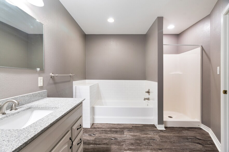 More Photos Of 6210 Lamar Rd, Reno Flex For Sale