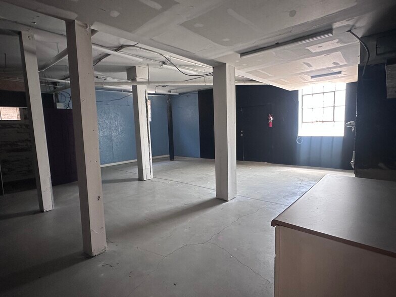 More Photos Of 103 N College Ave, Newton General Retail For Lease