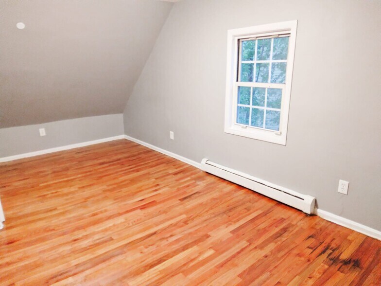 More Photos Of 443 Jackson Ave, Elizabeth Storefront Retail Residential For Sale