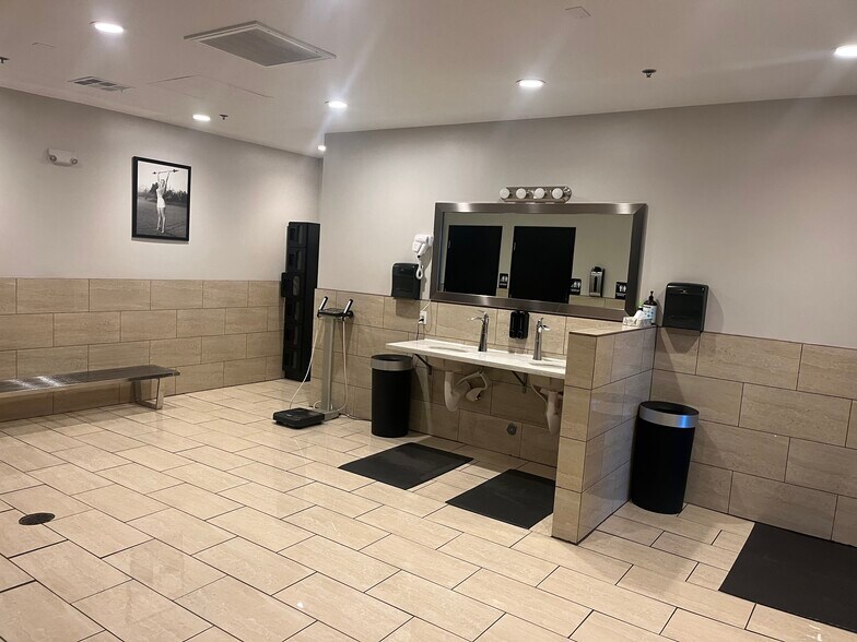 More Photos Of 11251 S Eastern Ave, Henderson Storefront For Lease