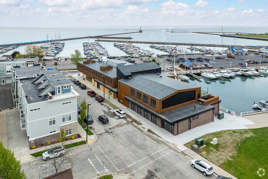 More Photos Of 305 E Washington St, Port Washington Storefront Retail Office For Lease