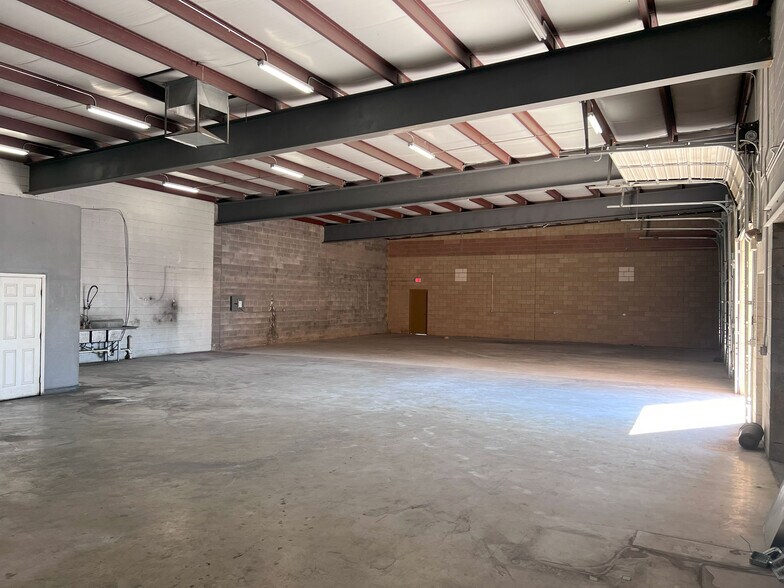 More Photos Of 801 Pendale Rd, El Paso Distribution For Sale