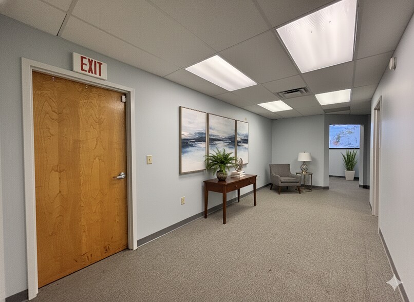 More Photos Of 10821 Plantside Dr, Louisville Light Manufacturing For Lease