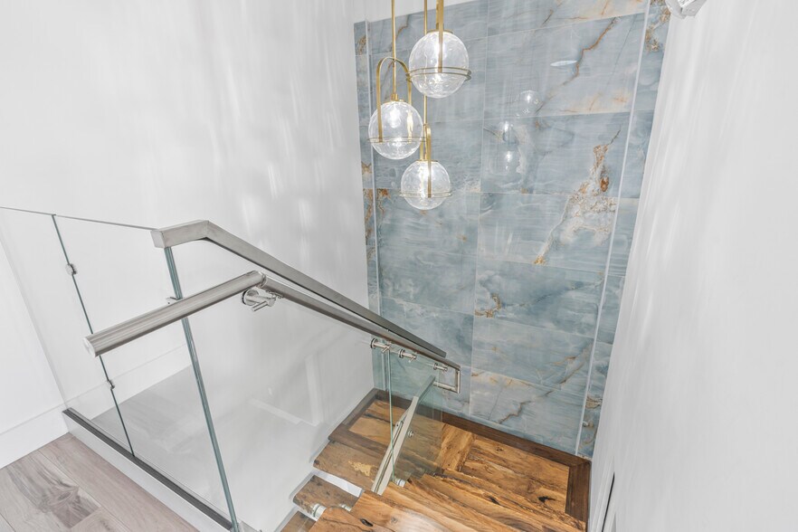 More Photos Of 2075-2129 W 76th St, Hialeah Showroom For Lease