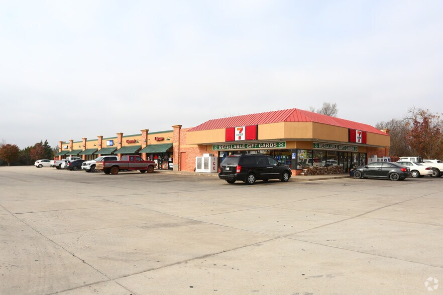 More Photos Of 1103-1123 E Constitution St, Norman Freestanding For Lease