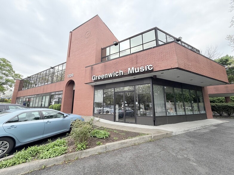 More Photos Of 1200 E Putnam Ave, Riverside Office For Lease