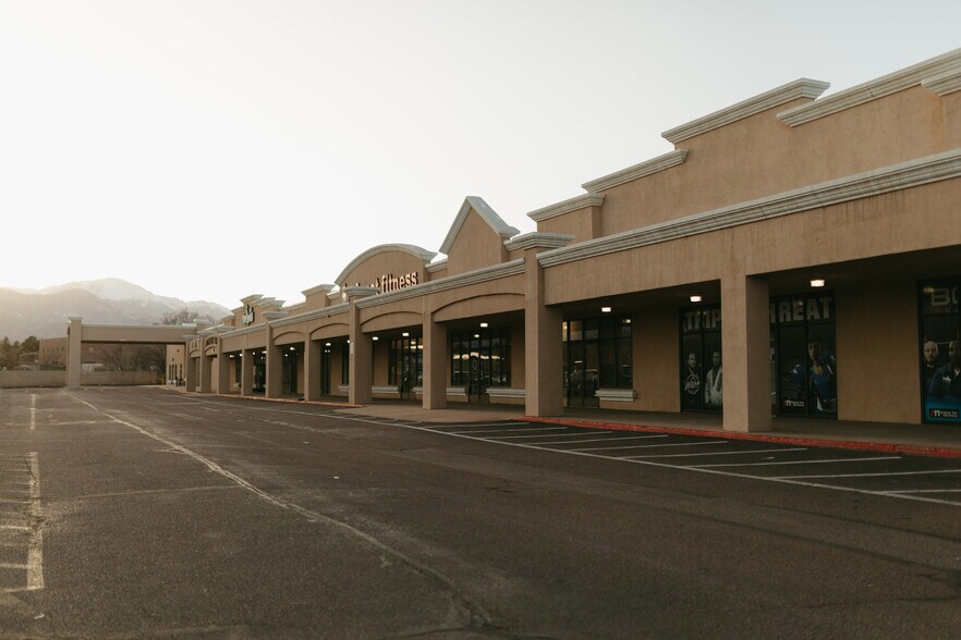More Photos Of 2508-2520 Airport Rd, Colorado Springs General Retail For Lease