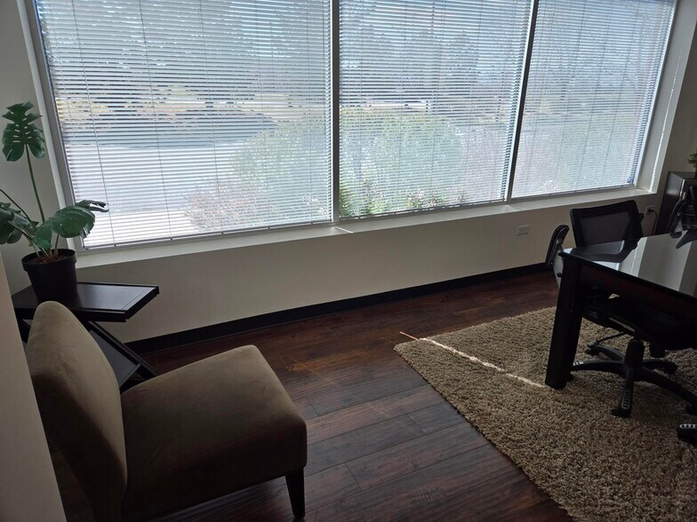 More Photos Of 621 Southpark Dr, Littleton Showroom For Lease