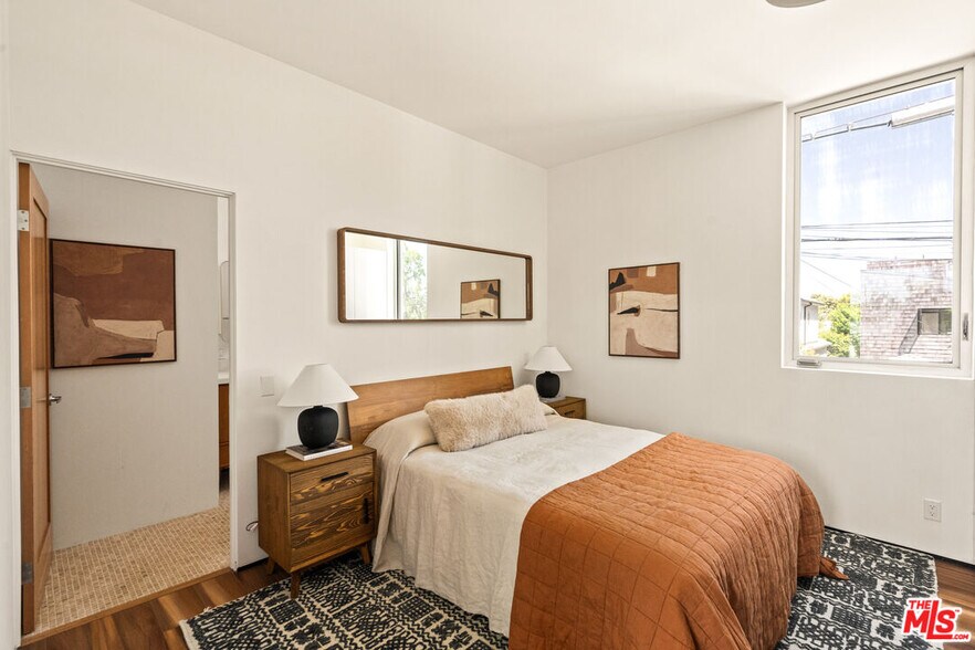 More Photos Of 1076 Palms Blvd, Venice Apartments For Sale