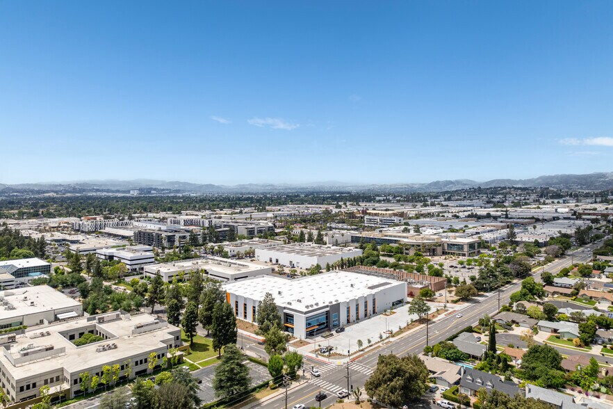 More Photos Of 19900 Plummer St, Chatsworth Warehouse For Lease