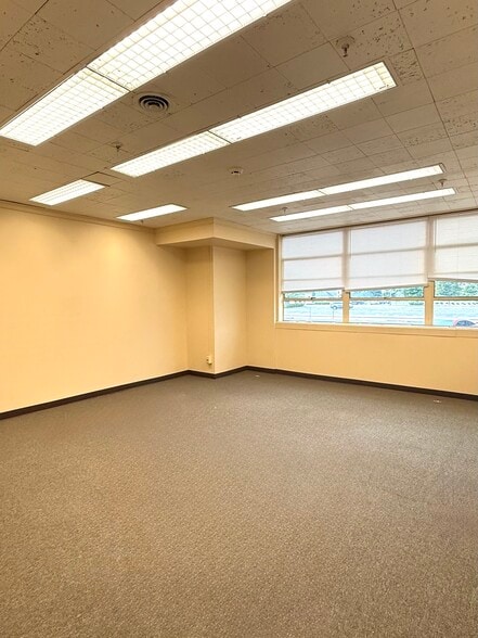 More Photos Of 1225 7th St, Columbus Manufacturing For Lease