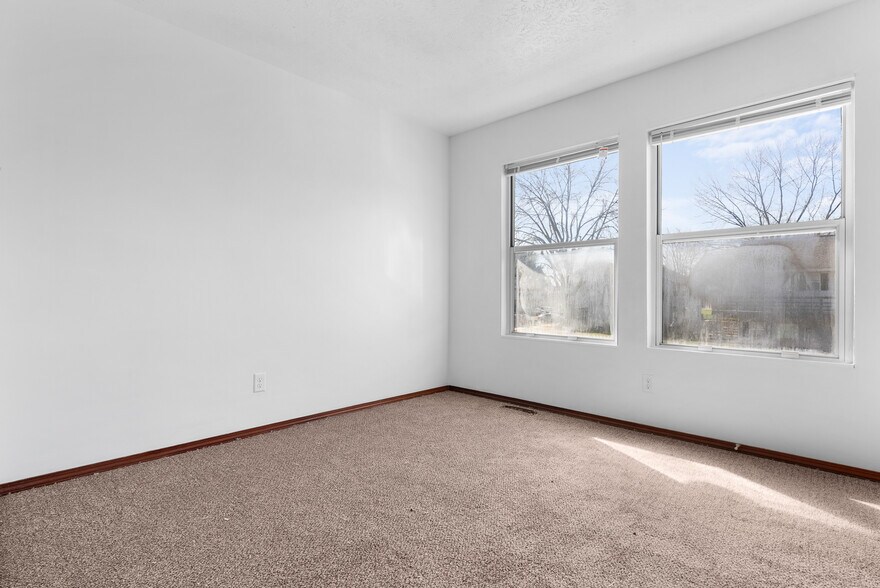 More Photos Of 652 Northgate Cir, Rochester Apartments For Sale