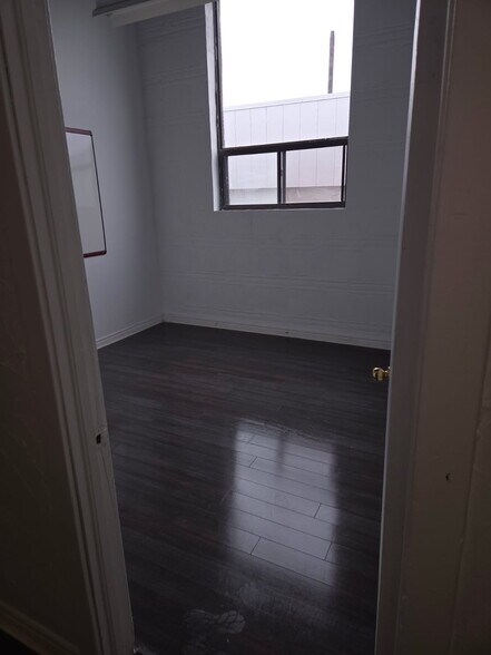 More Photos Of 258 Wallace Ave, Toronto Warehouse For Lease