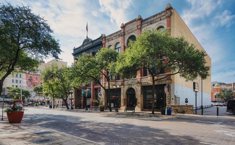 More Photos Of 309 E Commerce St, San Antonio Office For Lease