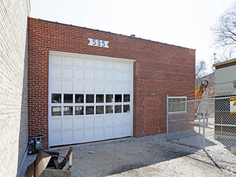 More Photos Of 535 N York Rd, Elmhurst Service For Sale