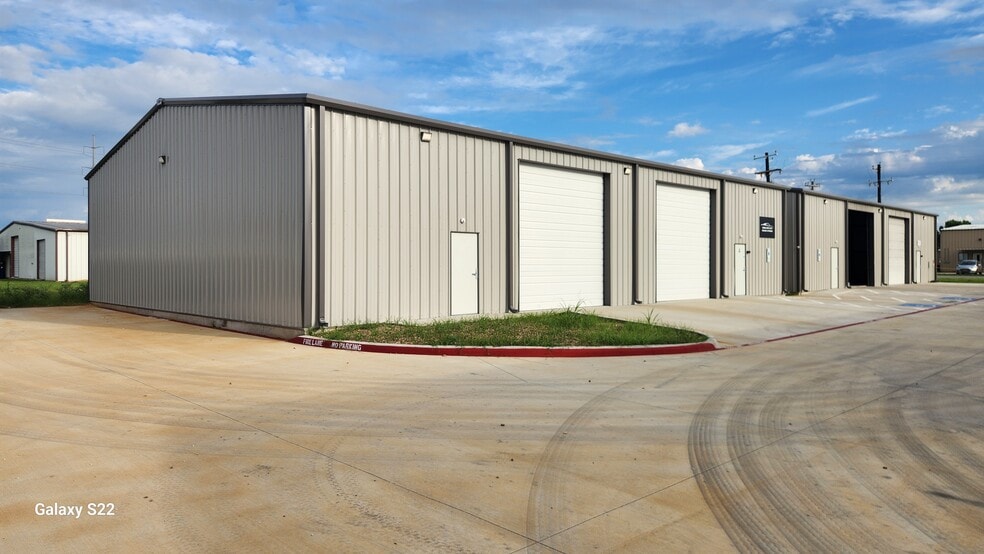 More Photos Of 14566 Industrial Park, Aubrey Warehouse For Lease
