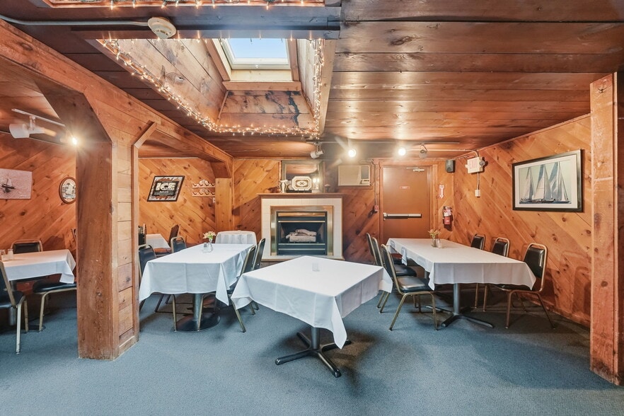 More Photos Of 170 Franklin St, Bristol Restaurant For Sale