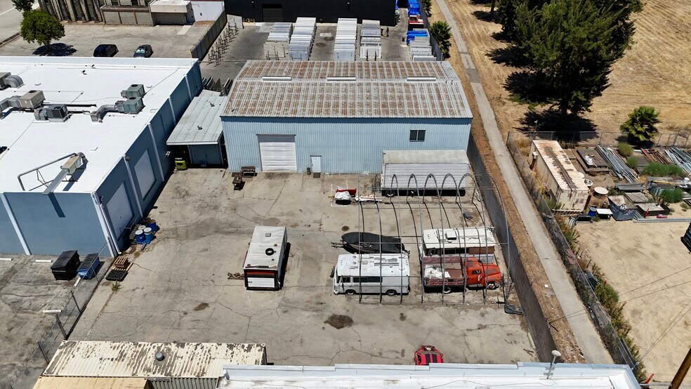 More Photos Of 9016 Winnetka Ave, Northridge Manufacturing For Sale