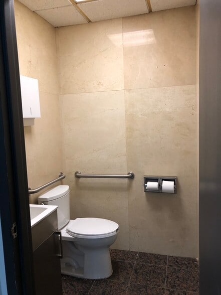 More Photos Of 39-20 24th St, Long Island City Warehouse For Sale