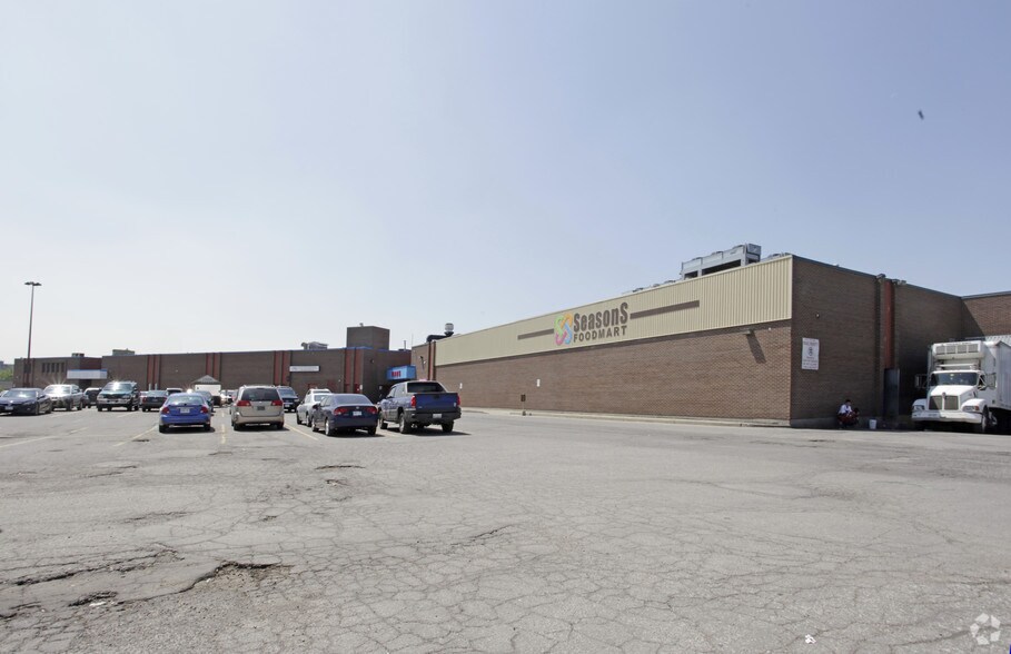 More Photos Of 50 Kennedy Rd S, Brampton Freestanding For Sale